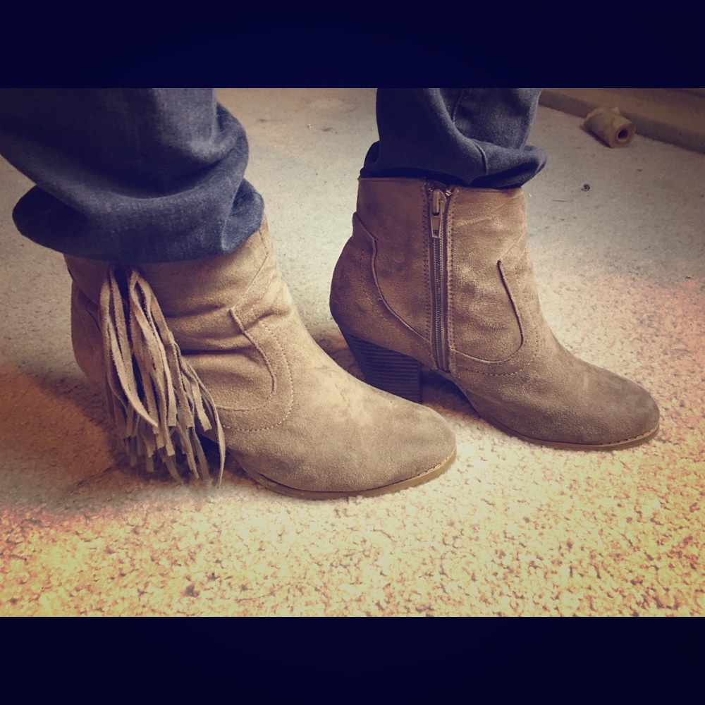 Country style heels size 8.5